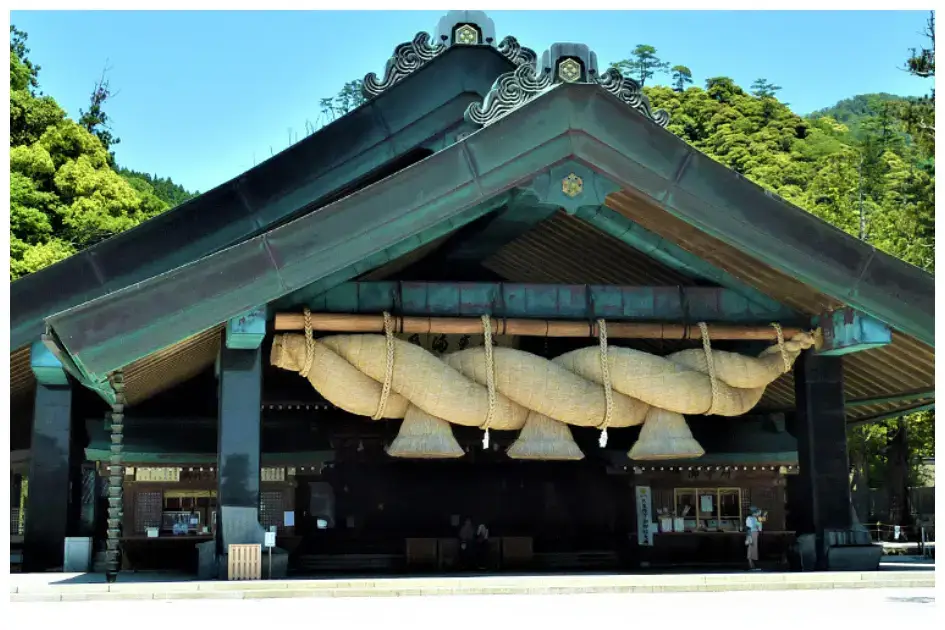 出雲大社の大鳥居と本殿